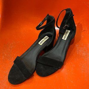 Steve Madden Irenee black suede sandals - Size 7